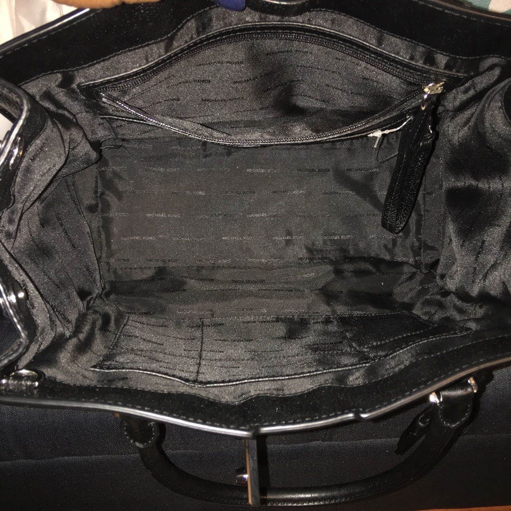 Michael Kors Bond Tote - Picture 4 of 6